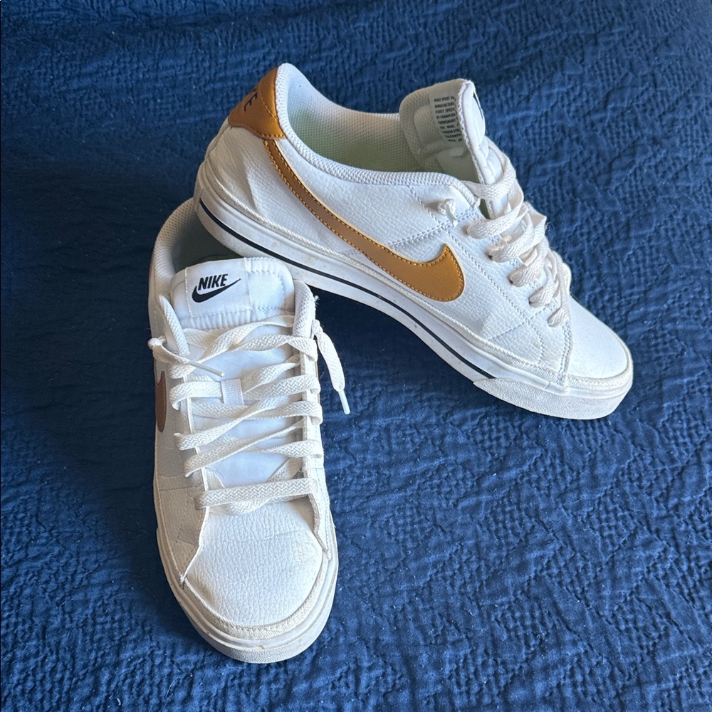 Nike Women's court legacy